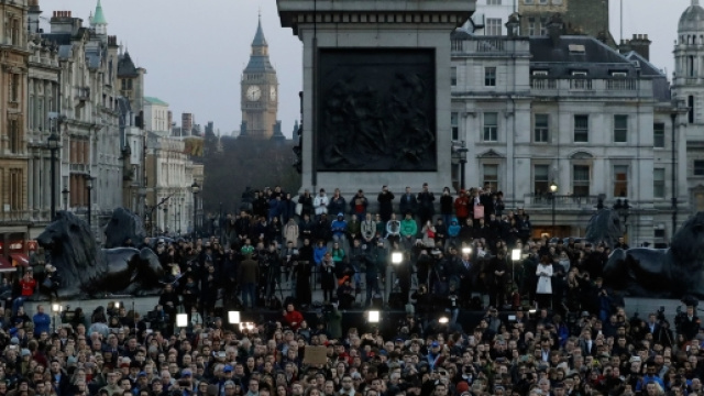 Panoramica della Veglia avvenuta alle 18 di giovedì 23 marzo, Trafalgar Square (credits: Internazionale)