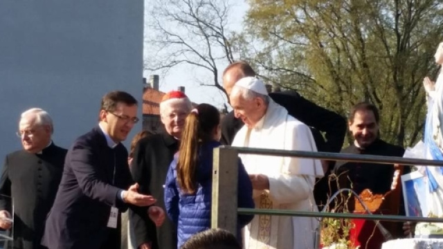 Papa Francesco, l'abbraccio di Milano e Monza