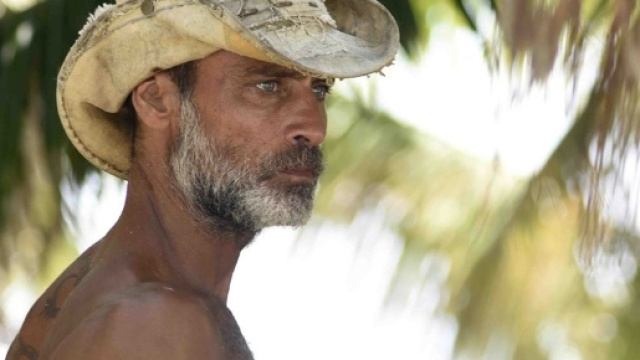 Raz Degan dice una bugia agli altri naufraghi