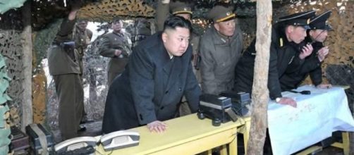 Kim Jong-un osserva lo svolgimento di un test nucleare