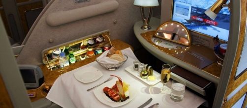 Pranzo "gourmet" di lusso su un volo Emirates