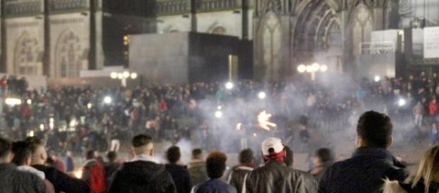 30 Schaulustige attackieren Polizisten bei Routineeinsatz - sieben ... - focus.de 30 Schaulustige attackieren Polizisten bei Routineeinsatz - sieben ... - focus.de