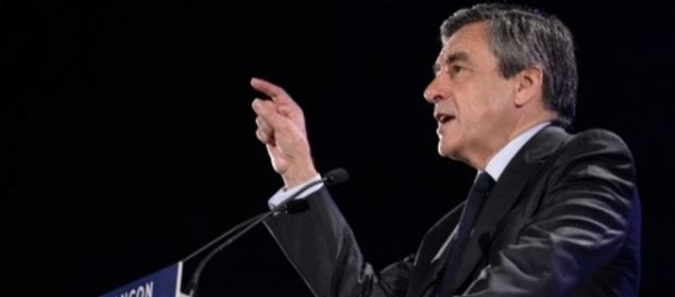 Des costumes de luxe offerts à François Fillon Des costumes de luxe offerts à François Fillon