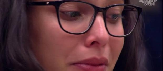 Emilly e Marcos terminam por motivos bombásticos Emilly e Marcos terminam por motivos bombásticos