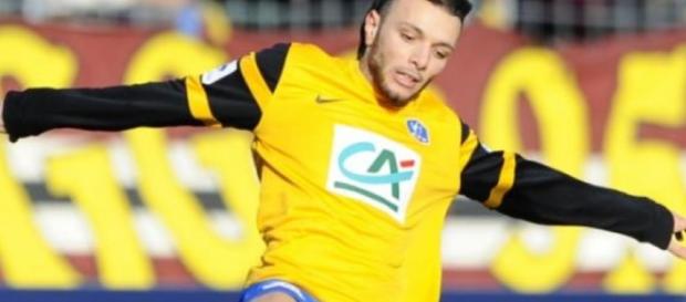 Le milieu de Chambly, Youcef Touati, est décédé. Le milieu de Chambly, Youcef Touati, est décédé.