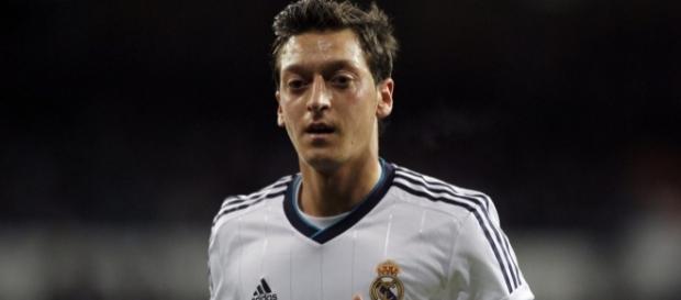 Mesut Ozil con el Real Madrid. (vía estrelladigital.es) Mesut Ozil con el Real Madrid. (vía estrelladigital.es)