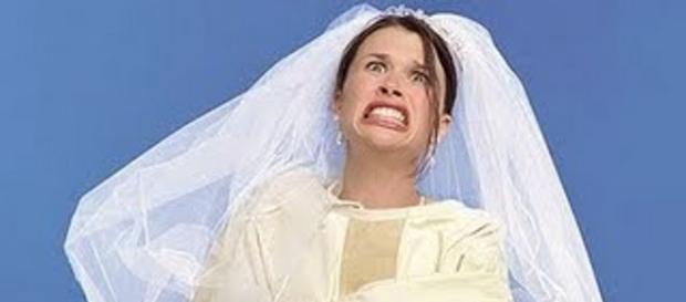 Noiva fica enfurecida com presente de casamento. Noiva fica enfurecida com presente de casamento.