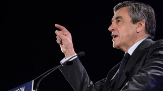 Des costumes de luxe offerts à François Fillon