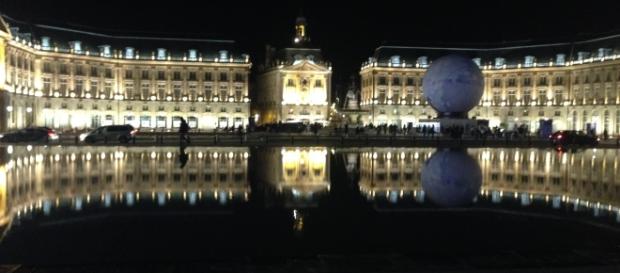 Bordeaux, Mirror d'eau, on peut voir double Bordeaux, Mirror d'eau, on peut voir double