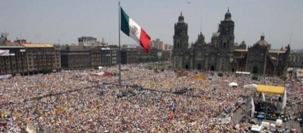 Frente a las amenazas de violencia y el saqueo descomunal de México, lo más inteligente es formar una coalición de millones de Mexicanos decididos Frente a las amenazas de violencia y el saqueo descomunal de México, lo más inteligente es formar una coalición de millones de Mexicanos decididos