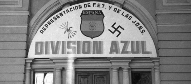 Ingresso di una sede della 'Division Azul' Ingresso di una sede della 'Division Azul'