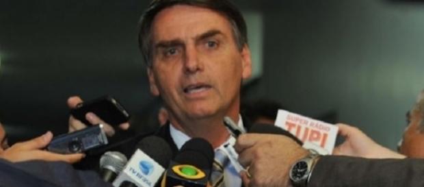 Jair Bolsonaro deve trocar de partido em breve (Foto: Reprodução) Jair Bolsonaro deve trocar de partido em breve (Foto: Reprodução)