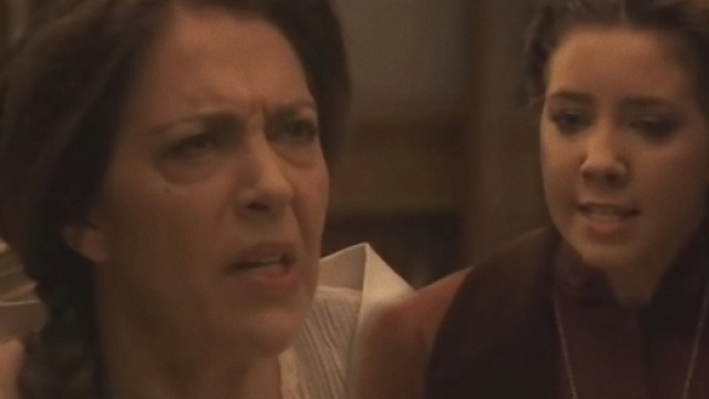 Il Segreto: Emilia sorprende tutti e denuncia donna Francisca.