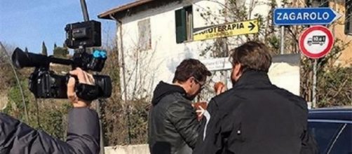 Tapiro a Gabriel Garko, ma lui schiaccia un piede con l'auto a Valerio Staffelli.