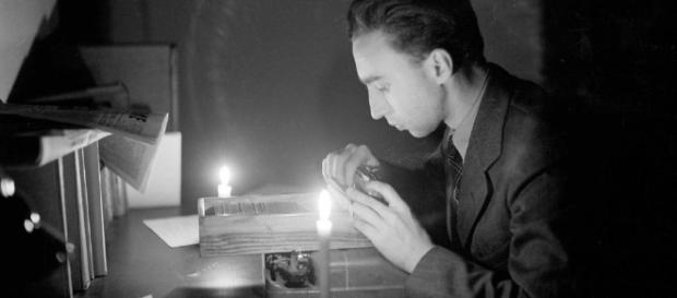 AP newsman who flashed Nazi surrender, dies at 101 - tribtown.com AP newsman who flashed Nazi surrender, dies at 101 - tribtown.com