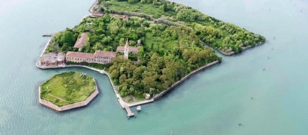 Kein Mensch traut sich die Insel zu besuchen.160.000 Tote sollen auf diese Insel umgekommen sein. Kein Mensch traut sich die Insel zu besuchen.160.000 Tote sollen auf diese Insel umgekommen sein.