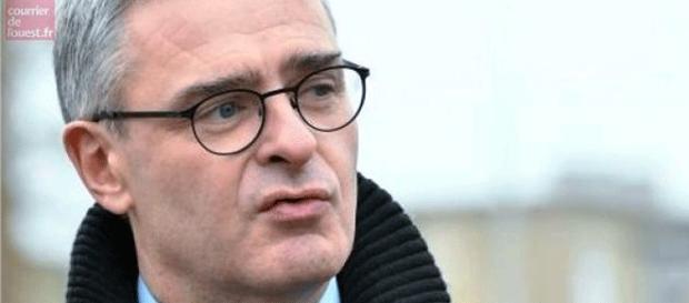 Marc Joulaud doit sa carrière à François Fillon, il tentera donc de minimiser les charges pesant sur le candidat (un peu comme Juppé et Chirac ?) Marc Joulaud doit sa carrière à François Fillon, il tentera donc de minimiser les charges pesant sur le candidat (un peu comme Juppé et Chirac ?)