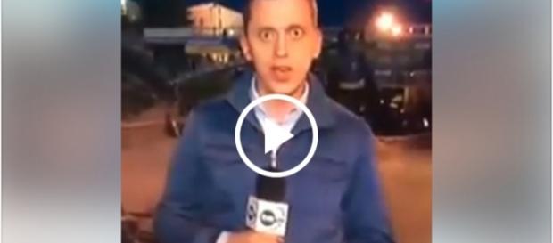 Mężczyzna miał szeroko otwarte oczy i prawie nie mrugał. Mężczyzna miał szeroko otwarte oczy i prawie nie mrugał.