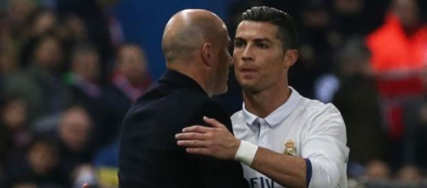 Real Madrid : Zidane répond à la polémique CR7 ! Real Madrid : Zidane répond à la polémique CR7 !