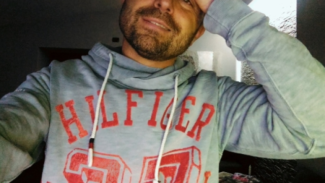 Minacce di morte all'inviato di Striscia la Notizia Luca Abete (https://www.facebook.com/lucaabeteofficialpage/?fref=ts)