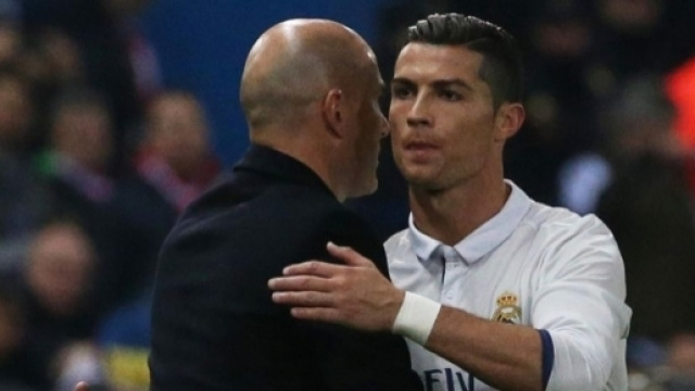 Real Madrid : Zidane répond à la polémique CR7 !
