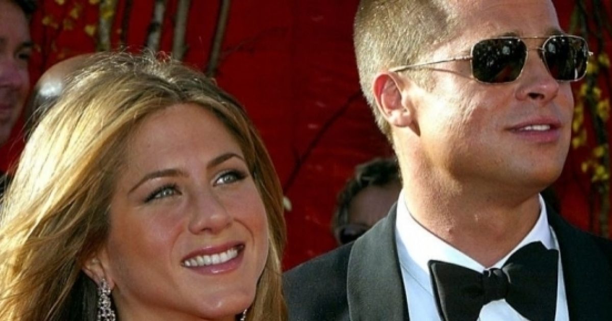 Brad Pitt Texting Ex Wife Jennifer Aniston After Split With Angelina Jolie