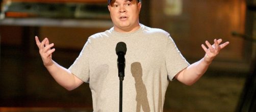 El comediante John Caparulo fue atacado en el escenario