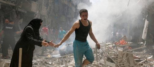 Un drammatico momento della distruzione di Aleppo