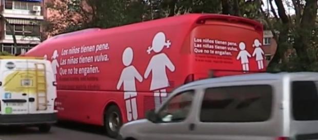 Autobús de la ONG Hazte Oír en las calles de Madrid. Autobús de la ONG Hazte Oír en las calles de Madrid.