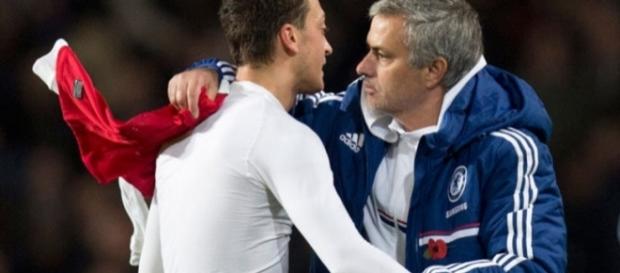 CLASH : Özil revient sur sa relation avec Mourinho au Real Madrid ! CLASH : Özil revient sur sa relation avec Mourinho au Real Madrid !
