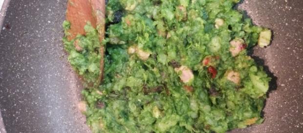 Foglie di cime di rapa e patate, una ricetta facile e gustosa Foglie di cime di rapa e patate, una ricetta facile e gustosa