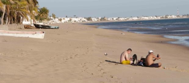 Las playas de la Bahía de Nuevo Kino y algunas embarcaciones. Las playas de la Bahía de Nuevo Kino y algunas embarcaciones.