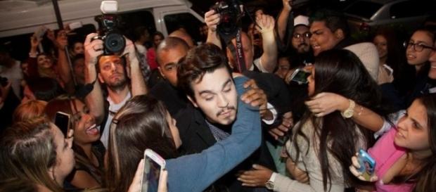 Luan Santana é adorado por milhões de fãs Luan Santana é adorado por milhões de fãs