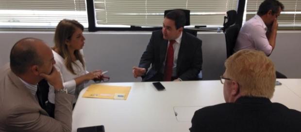 Parlamentares do PMDB cancelam reunião da executiva do partido Parlamentares do PMDB cancelam reunião da executiva do partido