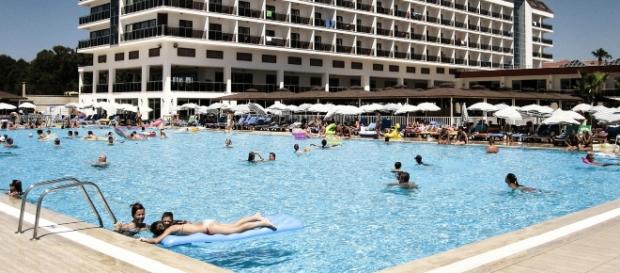 S-a demonstrat științific faptul că mulți oameni urinează în piscine S-a demonstrat științific faptul că mulți oameni urinează în piscine