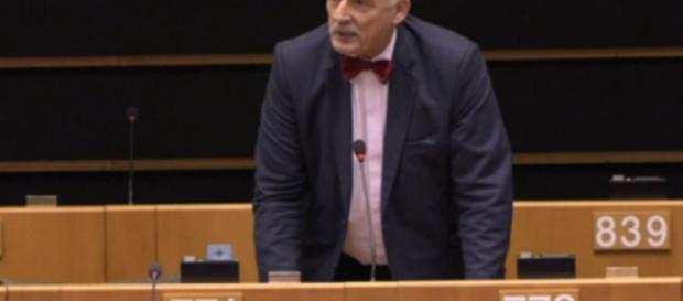 Weaker,′ ′smaller,′ ′less intelligent′ women deserve less than men, according to Korwin-Mikke - dw.com Weaker,′ ′smaller,′ ′less intelligent′ women deserve less than men, according to Korwin-Mikke - dw.com