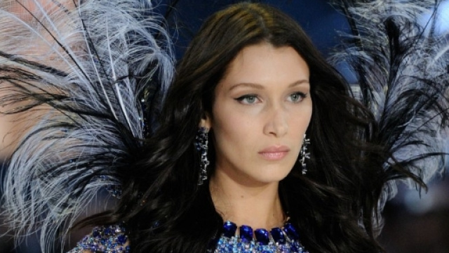 Bella Hadid lors du défilé Victoria's Secret à Paris