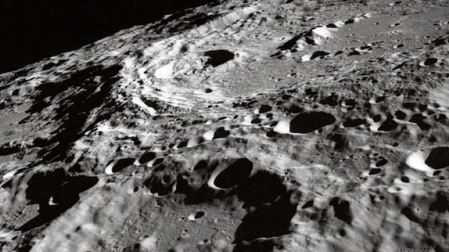 Si nasconde qualcosa sul lato oscuro della Luna?