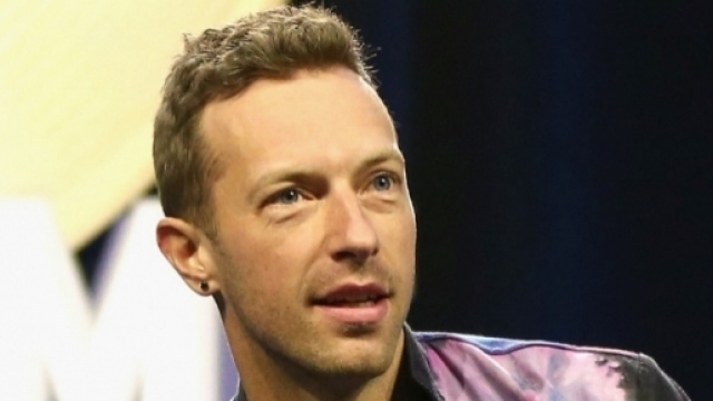 Tanti auguri a Chris Martin cantante dei Coldplay - inquisitr.com