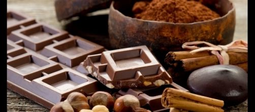 I benefici del cioccolato e non solo: ecco i cibi della felicità