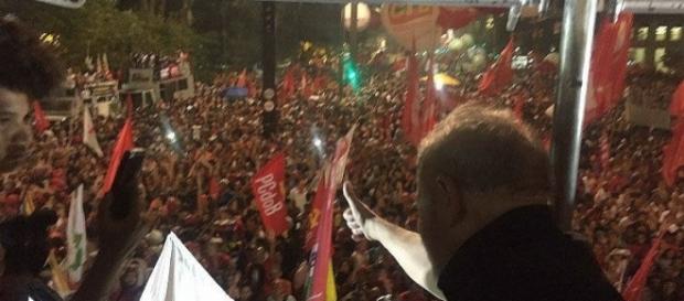 A manifestação organizada pela CUT e sindicatos teve participação do ex-presidente Lula A manifestação organizada pela CUT e sindicatos teve participação do ex-presidente Lula