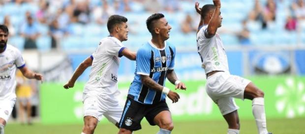 Barrios atuando pelo Grêmio em jogo válido pelo Gaúchão Barrios atuando pelo Grêmio em jogo válido pelo Gaúchão