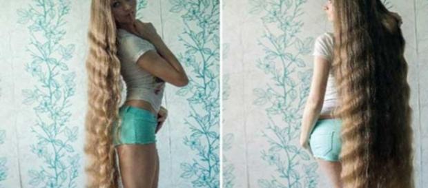 Fotos da modelo em 2 ângulos diferentes Fotos da modelo em 2 ângulos diferentes