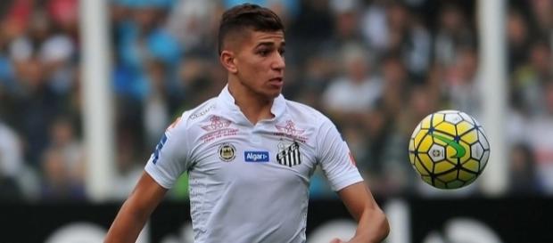 Jovem meia se atrapalhou na hora de fazer o gol Jovem meia se atrapalhou na hora de fazer o gol