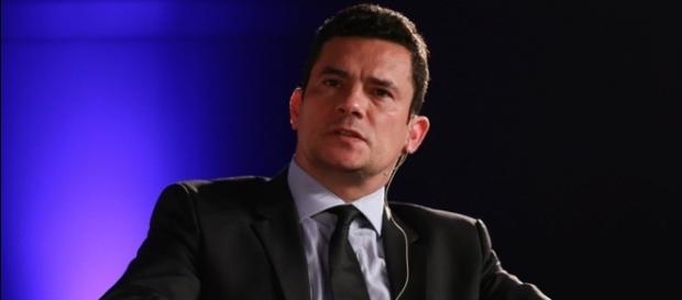 Juiz Sérgio Moro grava mensagem de agradecimento em vídeo, através derede social Juiz Sérgio Moro grava mensagem de agradecimento em vídeo, através derede social