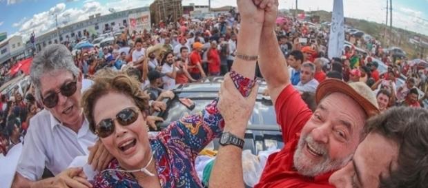 Lula e Dilma na "inauguração popular" da transposição do rio São Francisco Lula e Dilma na "inauguração popular" da transposição do rio São Francisco