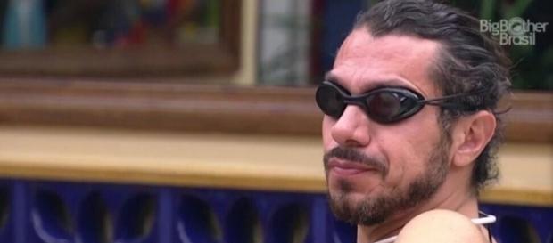 O bicho pegou e o clima na casa ficou muito tenso com bate boca de Rômulo, Emilly e Marcos. O bicho pegou e o clima na casa ficou muito tenso com bate boca de Rômulo, Emilly e Marcos.