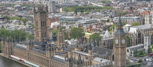 "Os londrinos nunca serão intimidados pelo terrorismo", segundo Sadik Khan, prefeito londrino "Os londrinos nunca serão intimidados pelo terrorismo", segundo Sadik Khan, prefeito londrino