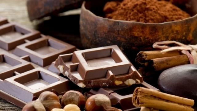 I benefici del cioccolato e non solo: ecco i cibi della felicità