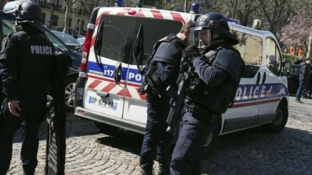 Litiga col preside, entra a scuola e spara: preso 17enne, 8 feriti - leggo.it